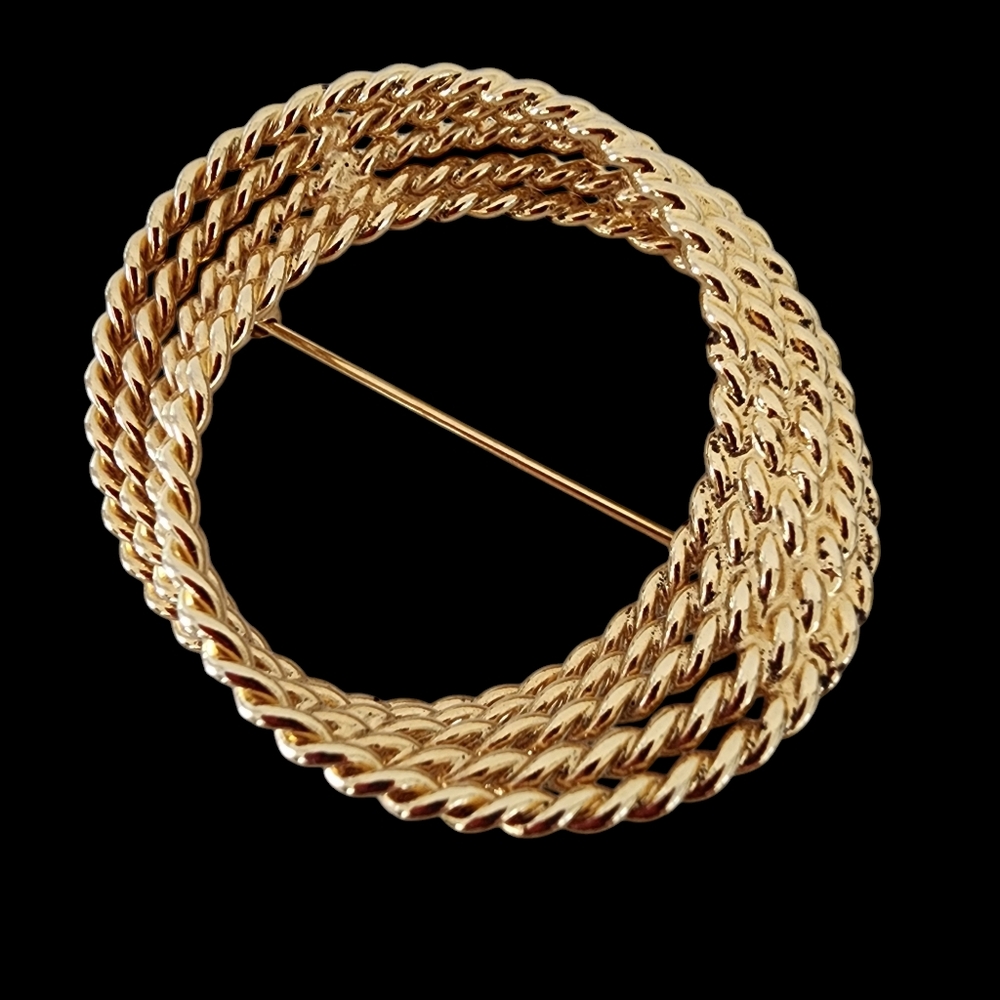 Vintage Monet brooch pin twisted rope circle gold tone excellent condition